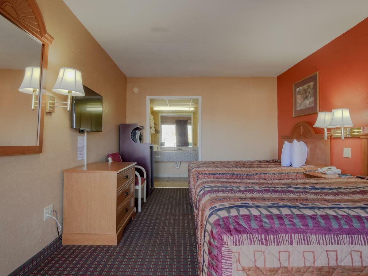 Lakeview Inn - Kingston Buitenkant foto